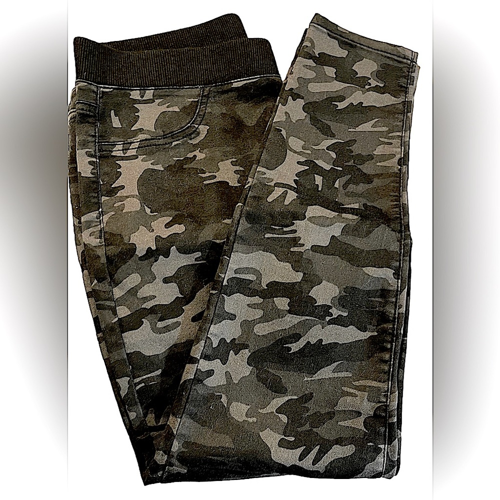 No Boundaries Women’s Camo Pants